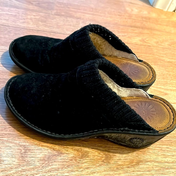 UGG Shoes - UGG Gael wedge mules in black suede, featuring a knit collar /shearling lining